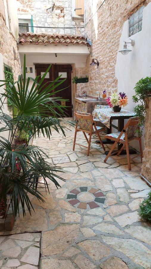 Studio With Garden In روفينج المظهر الخارجي الصورة